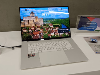 ASUS Zenbook S16 UM5606