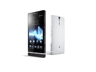 Bílá verze prvního smartphonu řady Xperia NXT